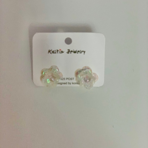 Iridescent Sequin Handmade Flower Stud Earrings - Picture 5 of 6